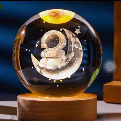 Luminária Astronauta 3D Bola de Cristal com Base de Madeira LED